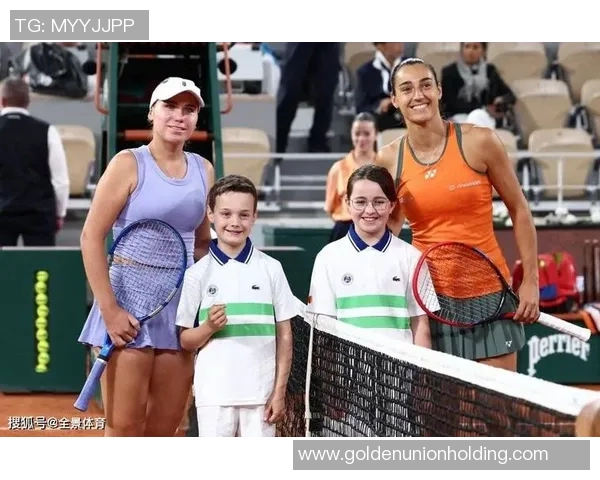 足球明星妻子索菲亚的生活与成就全景介绍