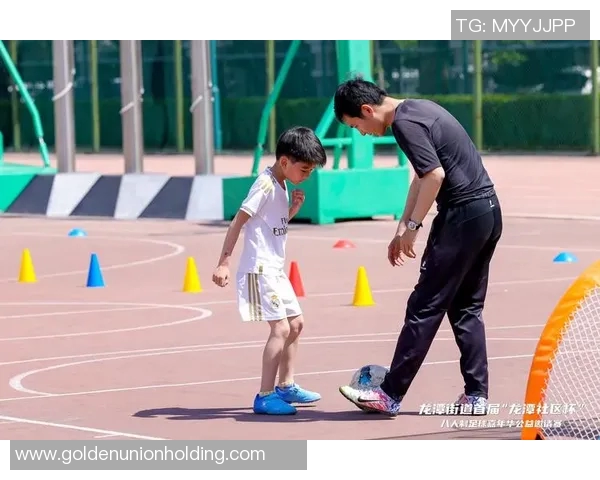 土豪豪掷千金引进足球明星助阵比赛掀起全民热潮 土豪豪掷千金引进足球明星助阵比赛掀起全民热潮